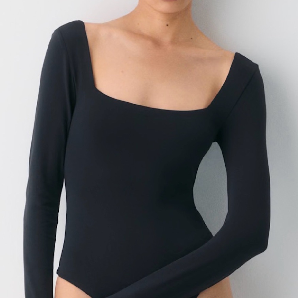 Aritzia Wilfred Black Square Neck Bodysuit